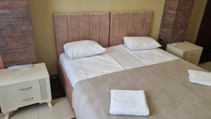 Postel nebo postele na pokoji v ubytování Baku Sea View Hotel