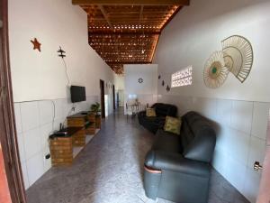TV a/nebo společenská místnost v ubytování Casa rua principal Barra do Gil