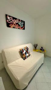 a white couch in a room with a picture on the wall at Casa vacanza Nina in Salerno