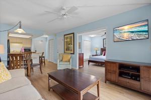 Et tv og/eller underholdning på MBH109 Charming & Updated Maui Banyan 2 Bath