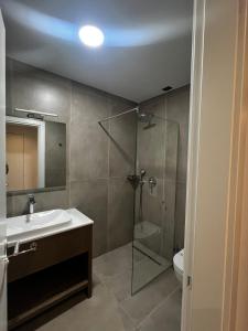 Black Diamond Hotel Dhermi的一间浴室