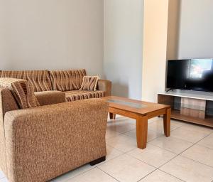 Et tv og/eller underholdning på Nikis Rose Garden Lxs