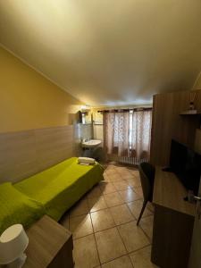 TV a/nebo společenská místnost v ubytování Albergo Carla