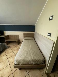 Postel nebo postele na pokoji v ubytování Albergo Carla