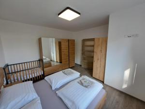 Posteľ alebo postele v izbe v ubytovaní Apartmány Lucie