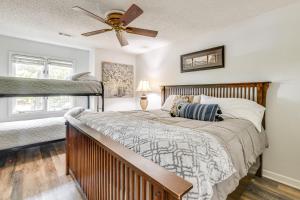 Un dormitorio con una cama y un ventilador de techo. en Lakefront Dadeville Villa with Deck and Private Dock!, en Dadeville 33 fotos más