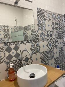 Ένα μπάνιο στο Le Bohème studio central