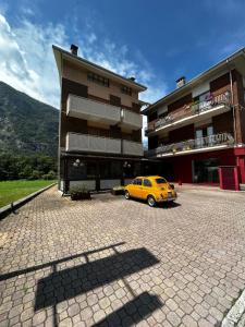 Nespecifikovaný výhled na hory nebo výhled na hory při pohledu z hotelu