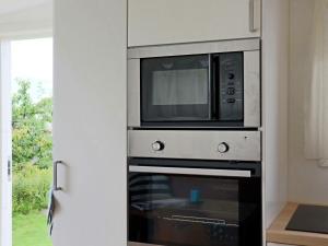 Dapur atau dapur kecil di 4 person holiday home in FALKENBERG