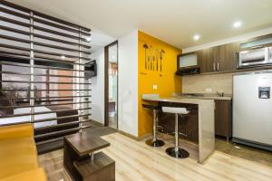 Kuchyň nebo kuchyňský kout v ubytování Hotel Apartamentos Regency La Feria