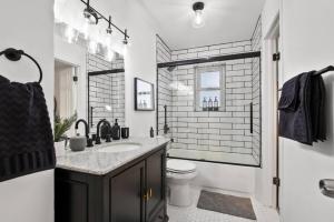 Billede fra billedgalleriet på Downtown Monument, Family Friendly, Remodel i Monument