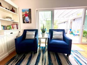 Χώρος καθιστικού στο Family Friendly Retreat with Yard and Play Area, 2000 sq ft, AC, Fiber Optic WiFi