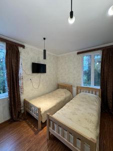 Letto o letti in una camera di Evergreen Surami Hotel