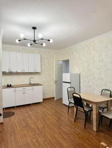 Cucina o angolo cottura di Evergreen Surami Hotel