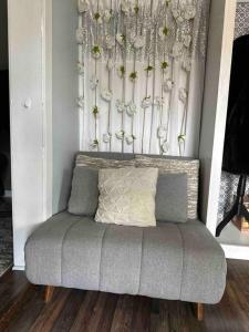 Galeriebild der Unterkunft Modern Vintage Downtown Apartment in Moline