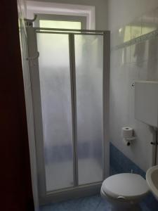 Koupelna v ubytování Roda de Vael + 11 fotografií