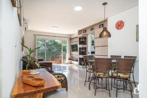 Η κουζίνα ή μικρή κουζίνα στο Apartamento 02 dormitórios