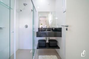 Ένα μπάνιο στο Apartamento 02 dormitórios +33 φωτογραφίες