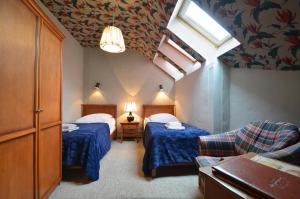 Postel nebo postele na pokoji v ubytování Hotel Dworek nad Regą