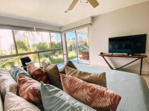 TV a/nebo společenská místnost v ubytování Departamento Dos Soles Ixtapa-Zihuatanejo