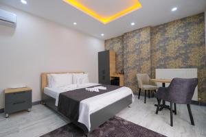 Postel nebo postele na pokoji v ubytování Minimalist Suit Otel