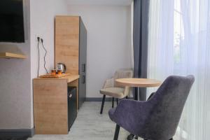 Posezení v ubytování Minimalist Suit Otel