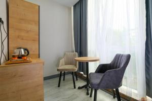 Posezení v ubytování Minimalist Suit Otel