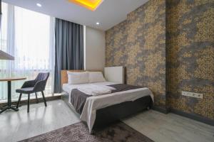 Postel nebo postele na pokoji v ubytování Minimalist Suit Otel