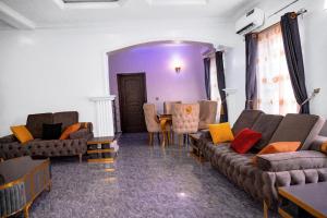Gallery image of Graceland Residence in Aja +10 photos