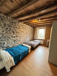 Postel nebo postele na pokoji v ubytování Ancienne ferme totalement rénové moderne à Baelen