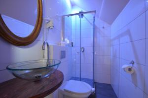 Koupelna v ubytování Hotel Dworek nad Regą
