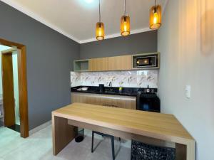 Kuchyň nebo kuchyňský kout v ubytování Ondara Flat Hotel
