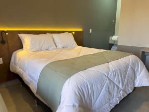 Postel nebo postele na pokoji v ubytování Ondara Flat Hotel