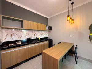 Kuchyň nebo kuchyňský kout v ubytování Ondara Flat Hotel