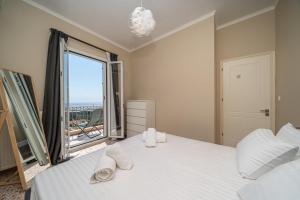 a bedroom with a large bed with a large window at Villa Thea Ferienhaus mit Meerblick auf Kefalonia in Sarláta +42 photos