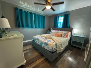 Voodi või voodid majutusasutuse Coastal Cottage Beach retreat jacuzzi firepit toas +40 fotot