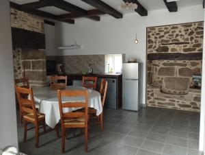 a kitchen and dining room with a table and chairs at Gîte accessible à la campagne in Orliac-de-Bar