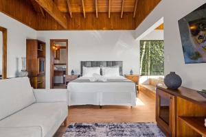 Postel nebo postele na pokoji v ubytování Cabana Lila Hütte Vila Germânica by Achei