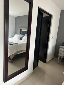 Postel nebo postele na pokoji v ubytování Comfy House with Heated Pool + 22 fotografií