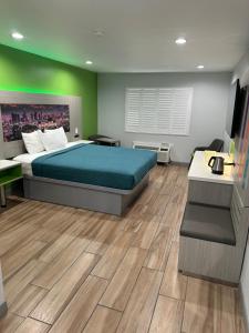 Μια τηλεόραση ή/και κέντρο ψυχαγωγίας στο Garden Inn San Gabriel