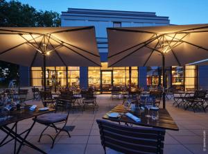 Ein Restaurant oder anderes Speiselokal in der Unterkunft Dorint Parkhotel Frankfurt / Bad Vilbel 