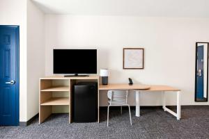 TV a/nebo společenská místnost v ubytování Spark By Hilton Longview