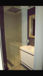 Et badeværelse på Piso vacacional carlo + 32 billeder