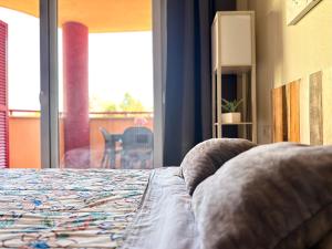 A bed or beds in a room at Costa Del Sol Seaside Studio - 5 Mins From Beach
