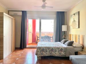 A bed or beds in a room at Costa Del Sol Seaside Studio - 5 Mins From Beach