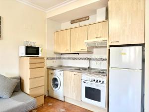 A kitchen or kitchenette at Costa Del Sol Seaside Studio - 5 Mins From Beach