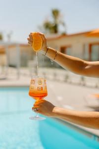 Bazén v ubytování Mojave Resort - Adults Only nebo v jeho okolí