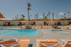 Bazén v ubytování Mojave Resort - Adults Only nebo v jeho okolí
