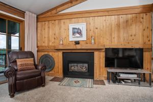 a living room with a fireplace and a television at Hot Tub, Loft with Balcony, Great Views, 2 Bedrooms, 30 Plus Night Rentals Welcome in Steamboat Springs