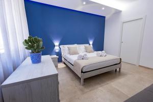 Postel nebo postele na pokoji v ubytování Urban Oasis